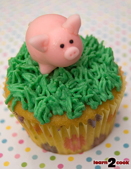 110423-Piggy-Cupcake